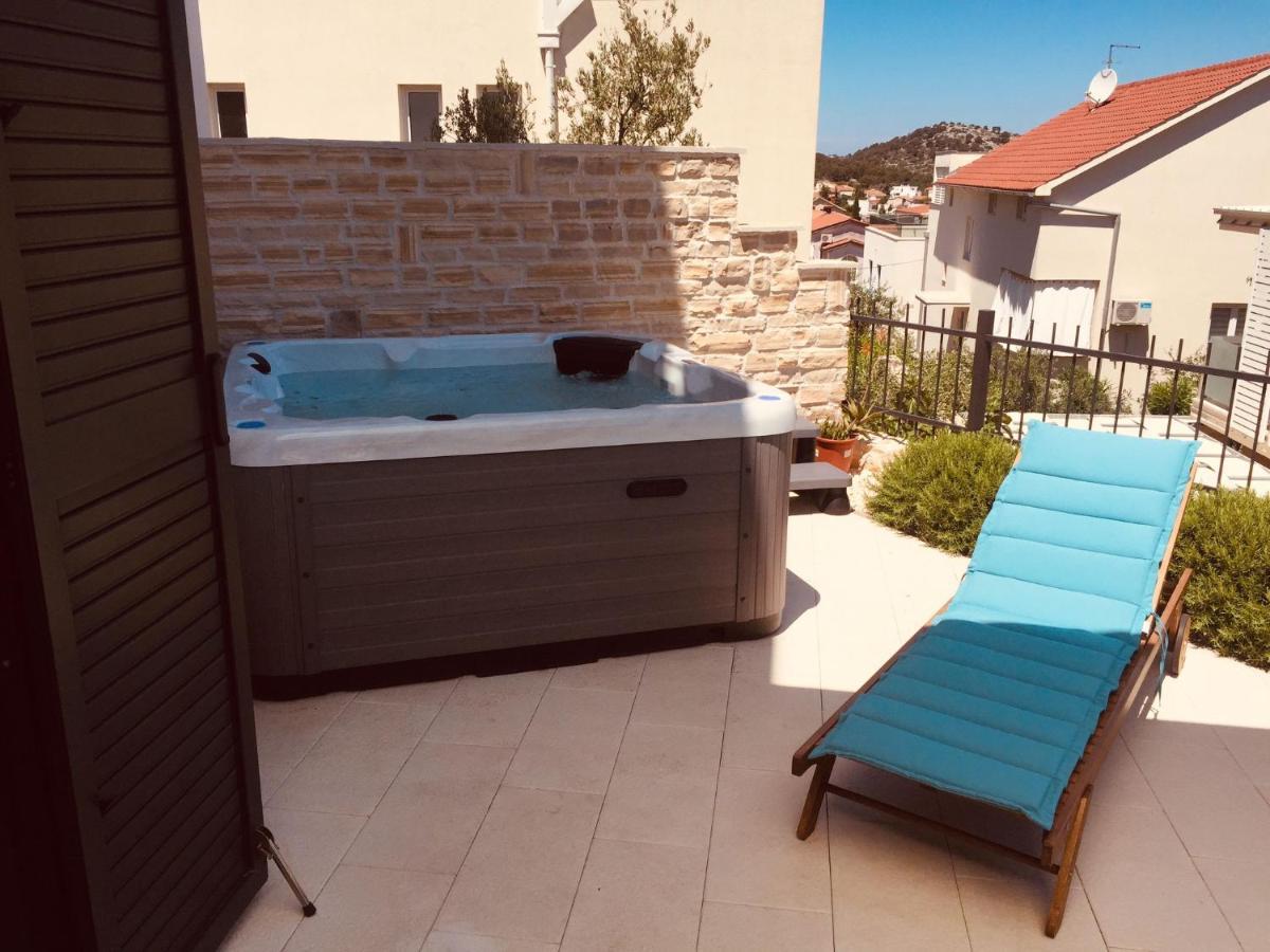 Boutique La Perla Jacuzzi Apartment Murter Exterior photo