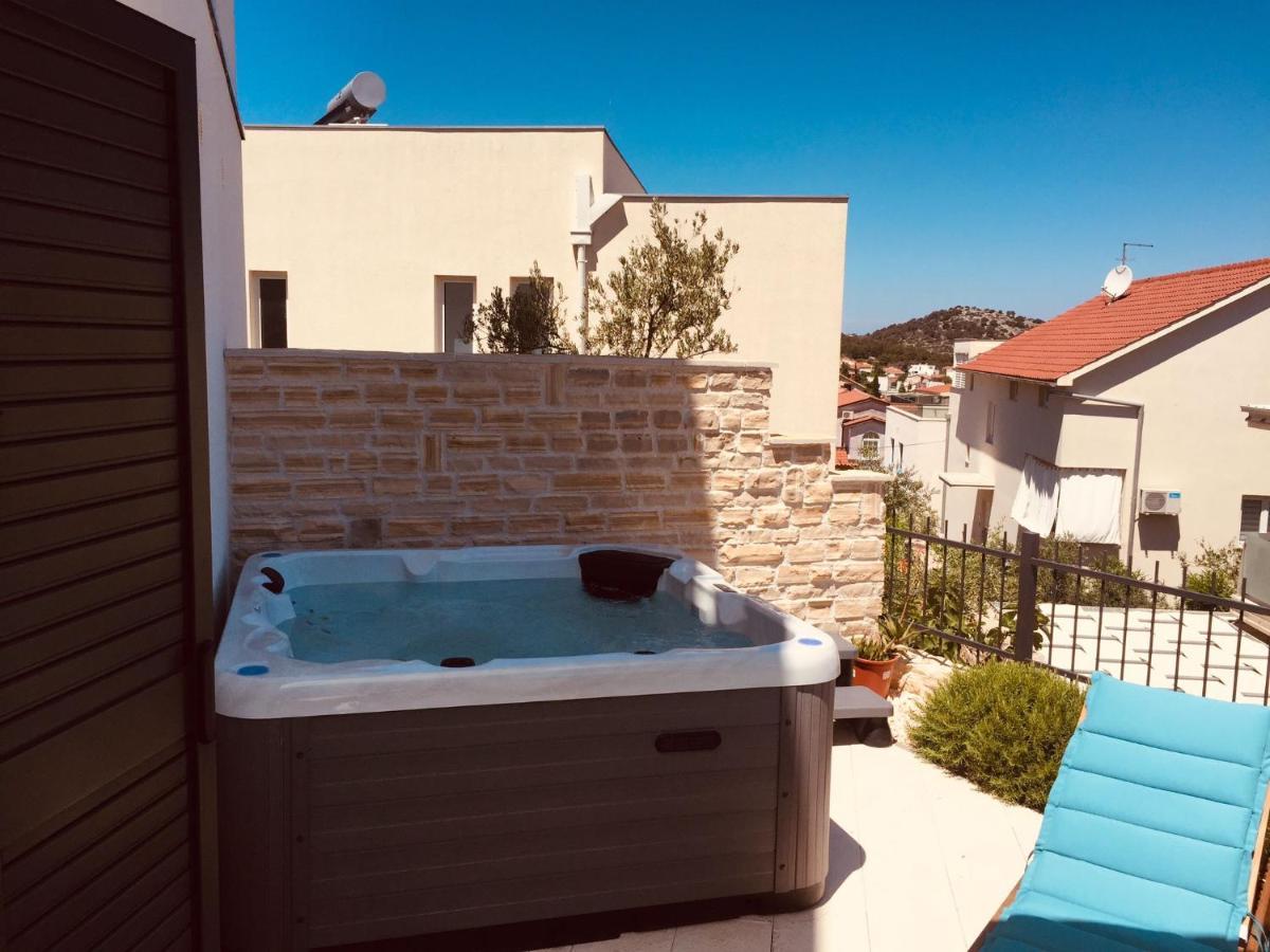 Boutique La Perla Jacuzzi Apartment Murter Exterior photo